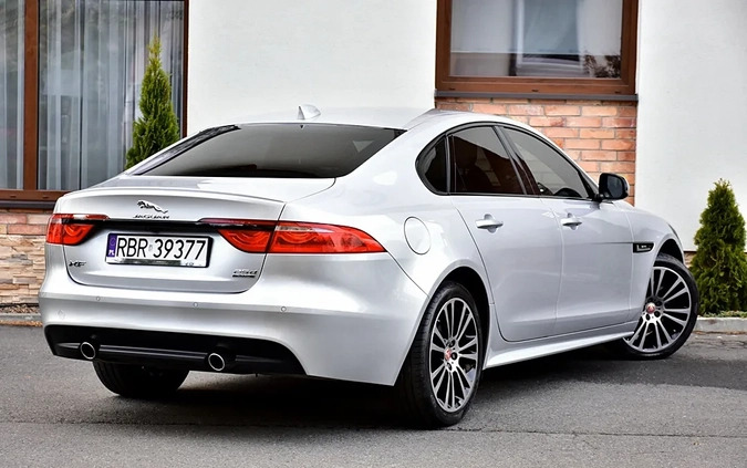 Jaguar XF cena 88900 przebieg: 146912, rok produkcji 2017 z Ustroń małe 742